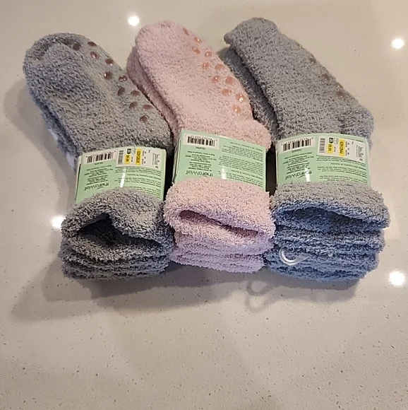 6 Pairs  Fuzzy Socks Non-Slip Moisturizing Infused  Women's One Size - Picture 4 of 10